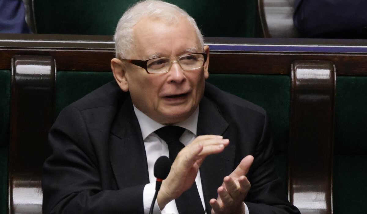 Polonya nin baris konseyi uyeligi 1 milyar dolara bagli 37333