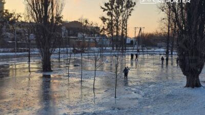 Pruszk w da boru patlamasi dogal buz pateni pisti olusturdu 34624