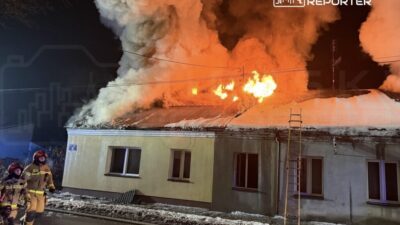 Radzymin de komunal evler yangini 3 binanin catisinda alevler 38604