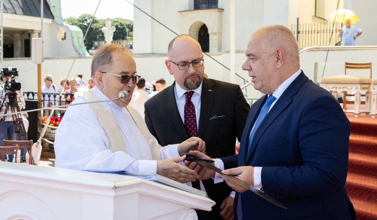 Rydzik e sunulan kilicin gercek yasi ve mensei hakkinda sorusturma devam ediyor 39429