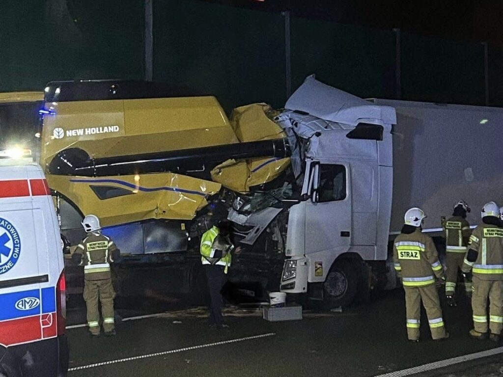 s17 otoyolunda tir capismasi trafik tek seritten akiyor 39926