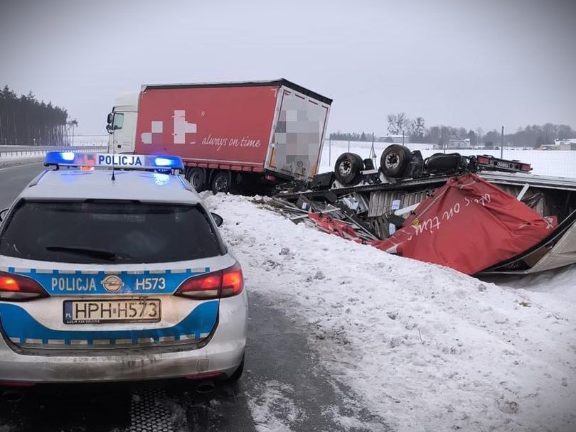 S7 otoyolu nda tir kazalari i ki yon de etkilendi 38258