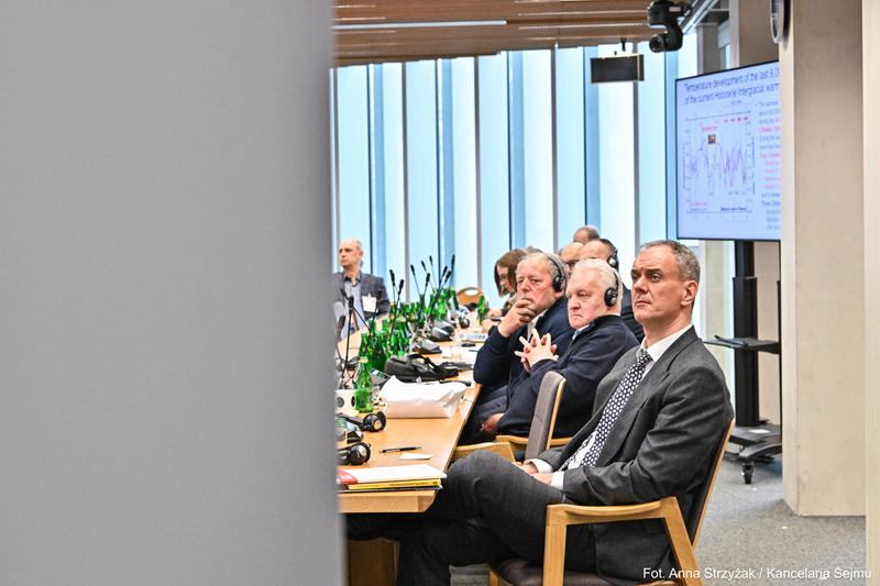 Sejm de i klim degisikligi etkisinin i nsana bagli olmadigina dair konferans duzenlendi 33360