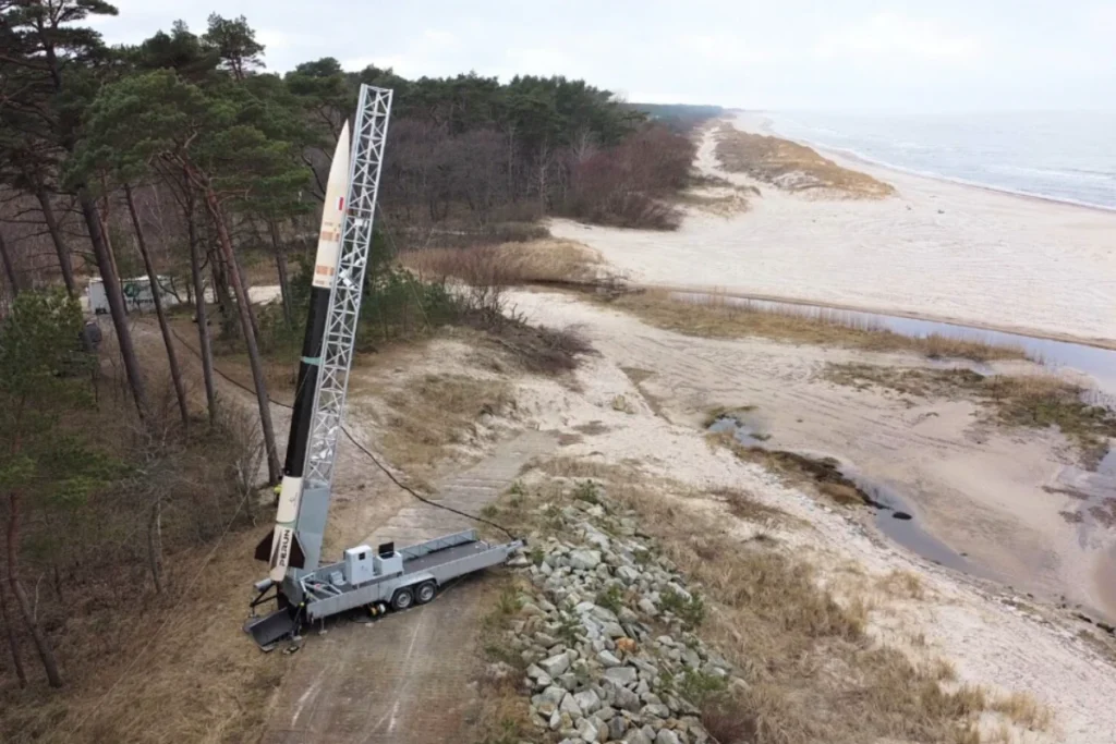 sejm de uzay yasasi calismalari milletvekillerinin destegiyle basladi 37980