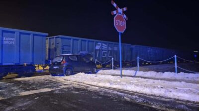 Siedlce de kaza trenle otomobil carpismasi surucu hastaneye kaldirildi 36842