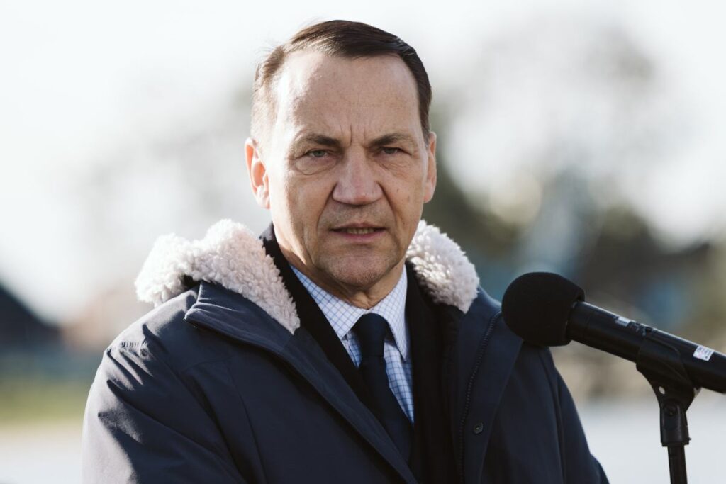 sikorski 42 buyukelci adayligini onaylatmak icin nawrocki ile gorusecek 33734