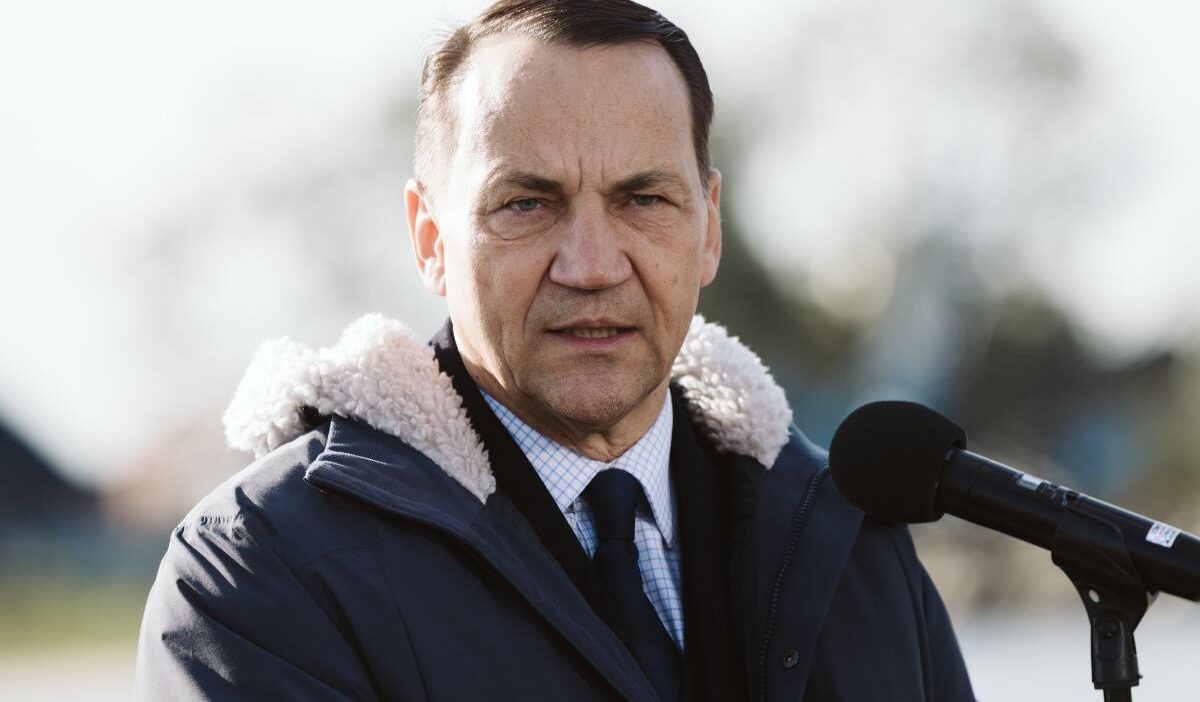 Sikorski 42 buyukelci adayligini onaylatmak icin nawrocki ile gorusecek 33734