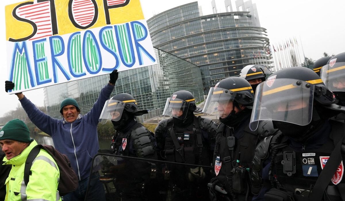 Strazburg daki ciftci protestosunda polonyalilar gozaltina alindi 35707