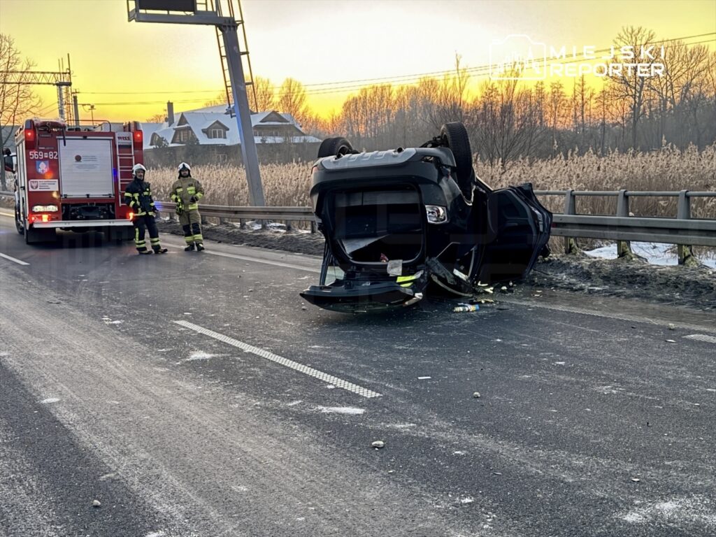tarczyn de trafik kazasi bir kisi hastaneye kaldirildi 36208