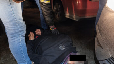 Toyota prius surucusu polis baskininda yakalandi 5 kilo esrar ele gecirildi 36848