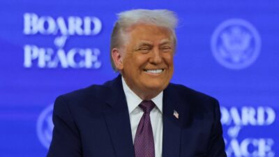 Trump davos ta genelde uc kisiye tahammul edemem ama bugun kimse yok 36457