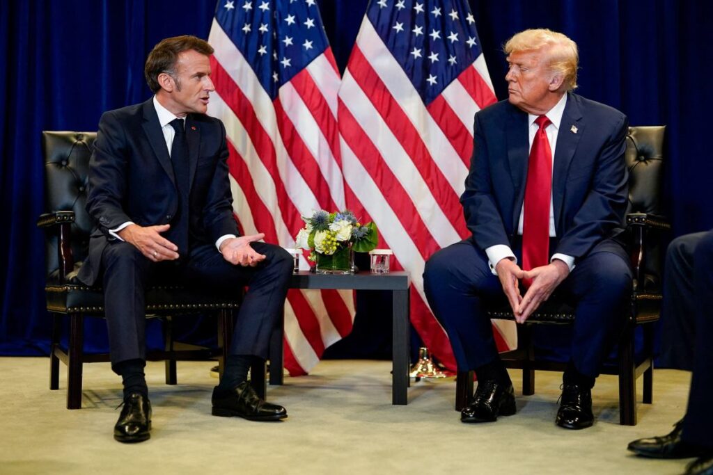 trump macron dan sms paylasirken baris konseyi projesini de acikladi 35088