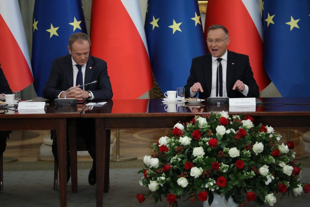 tusk eski ve guncel baskanlari elestirdi lobby yapiyorlar milletin onurunu korumuyorlar 40666