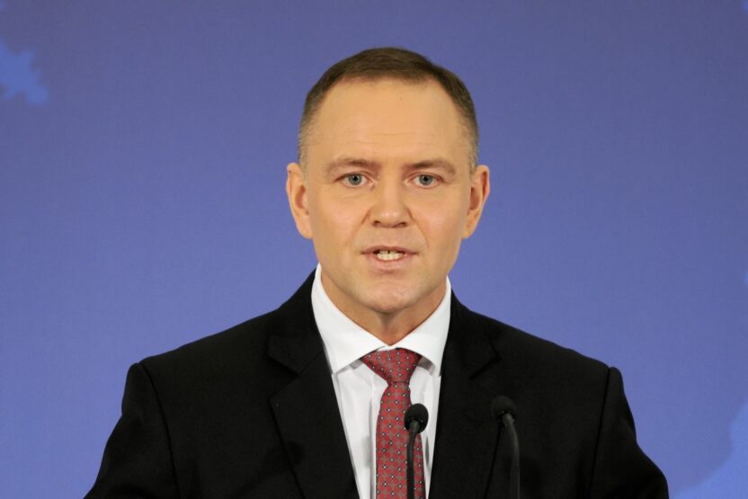 Tusk ve nawrocki arasinda nato ve abd ye yonelik polemik 37639