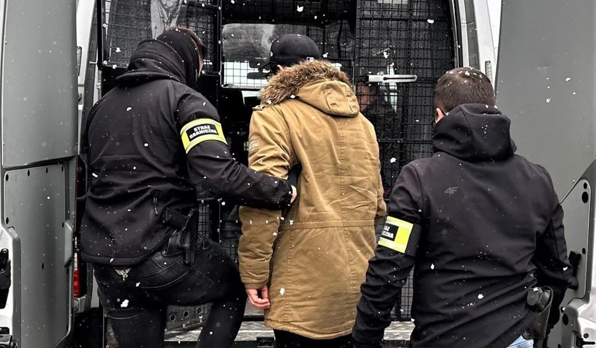 Varsava havalimani nda jamming cihazi bulunan supheli tutuklandi 35468