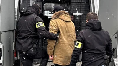 Varsava havalimani nda jamming cihazi bulunan supheli tutuklandi 35468