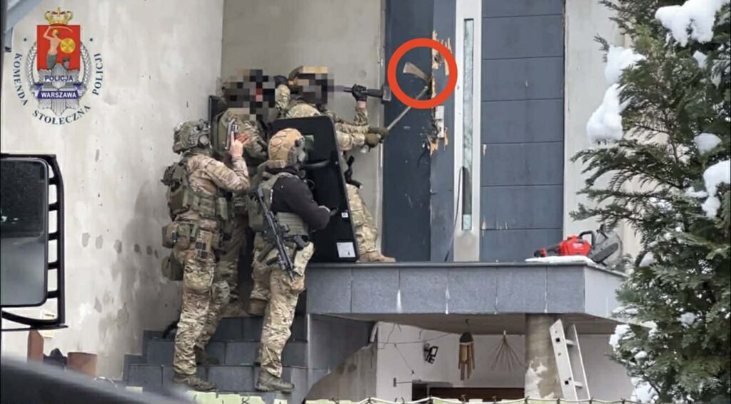 Varsova da aile katliami zanlisina i ki kisi cinayeti ve hayvan katliami suclamasi 39790