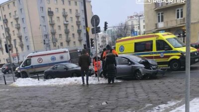 Varşova'da ambulans - otomobil çarpışması: kırmızı işıkta geçiş şüphesi 4 Varsova da ambulans otomobil carpismasi kirmizi isikta gecis suphesi 37668