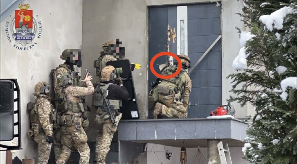 Varşova'da cinayet operasyonu: özel kuvvetler balta saldırısıyla karşılaştı 1 Varsova da cinayet operasyonu ozel kuvvetler balta saldirisiyla karsilasti 39550