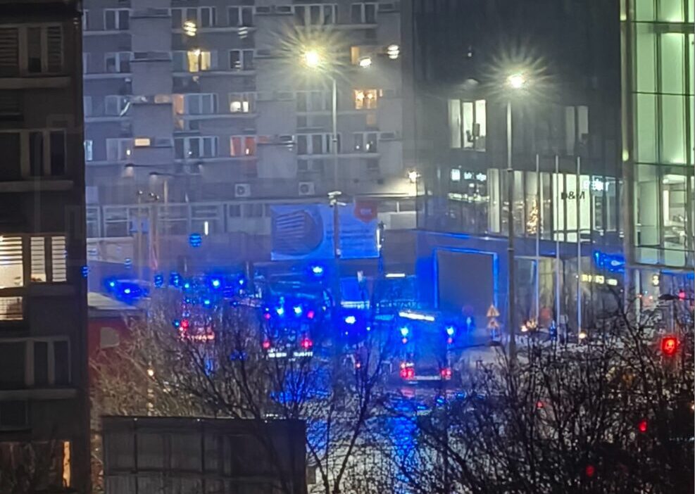 Varsova da kisa devre alarmi q22 kulesinde mudahale 39079