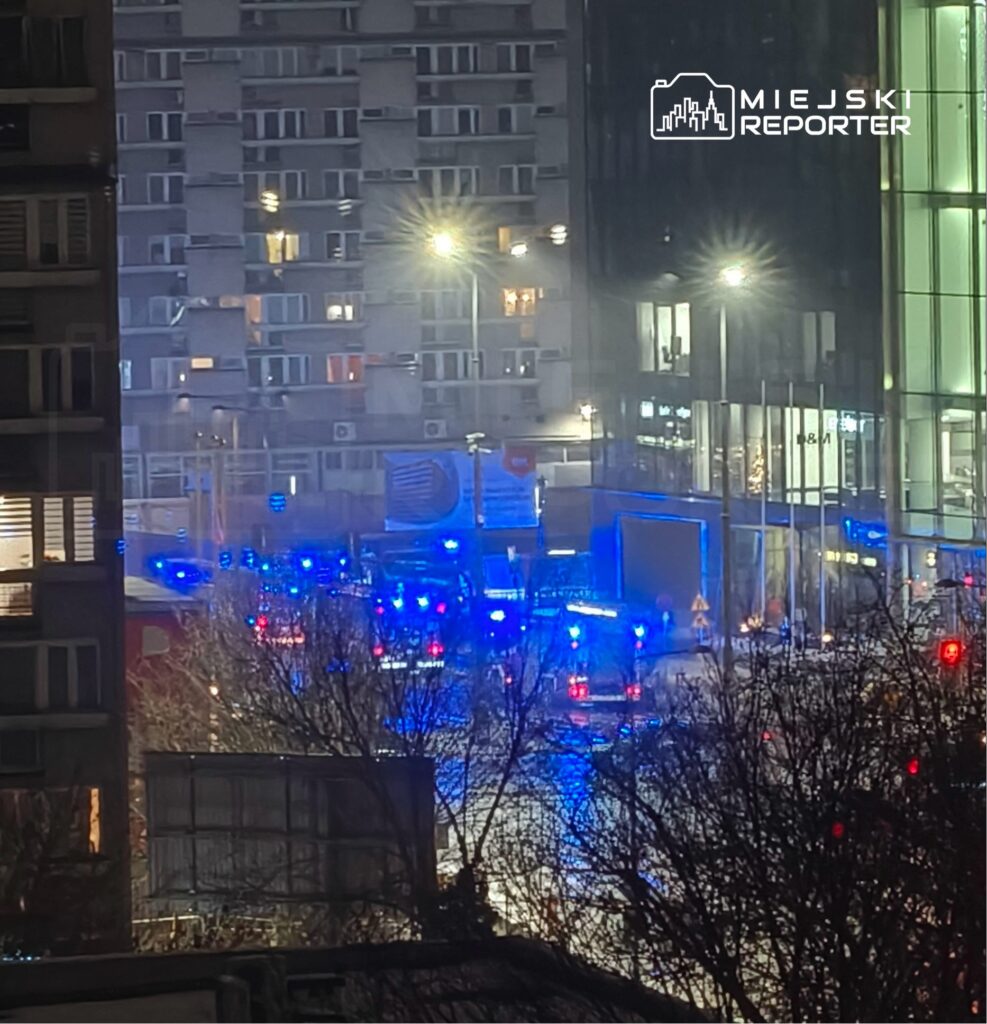 varsova da kisa devre alarmi q22 kulesinde mudahale 39079