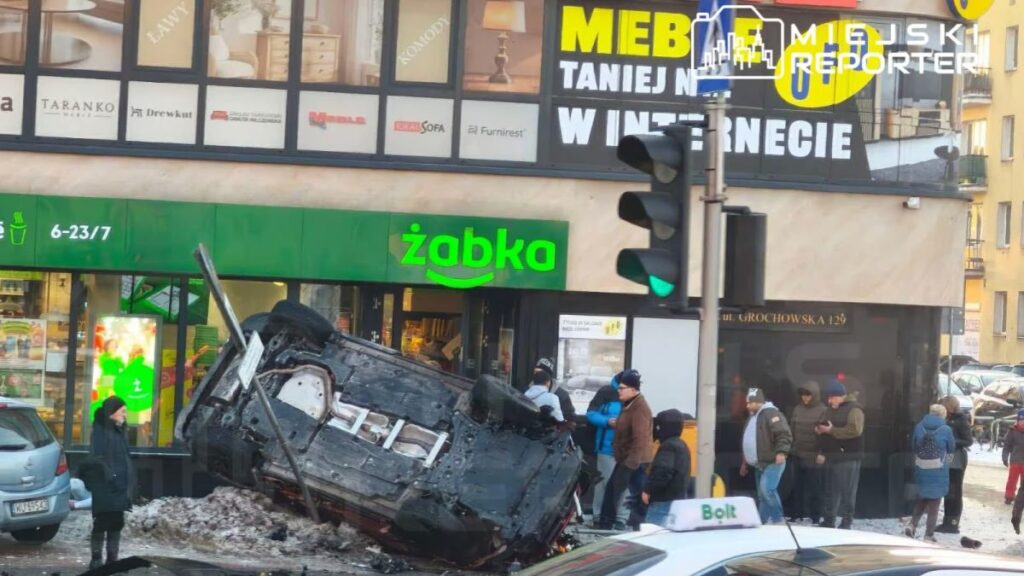 varsova da olumlu trafik kazasi toyota devrilerek yayalari carpti 35055
