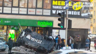 Varsova da olumlu trafik kazasi toyota devrilerek yayalari carpti 35055