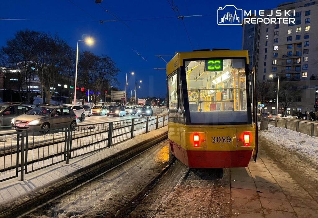 Varşova'da raydan çıkan tramvay trafik etkiledi 🚊🚨 1 Varsova da raydan cikan tramvay trafik etkiledi 34254