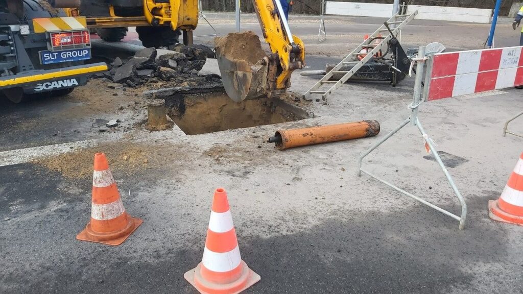 Varsova da soguk hava su arizalarini tetikledi 34667