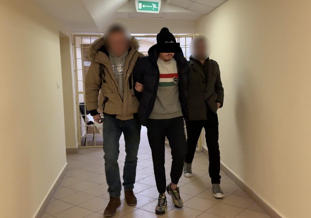 Varsova da spor kulubu pseudokibicisi uyusturucu ticaretiyle tutuklandi 34621