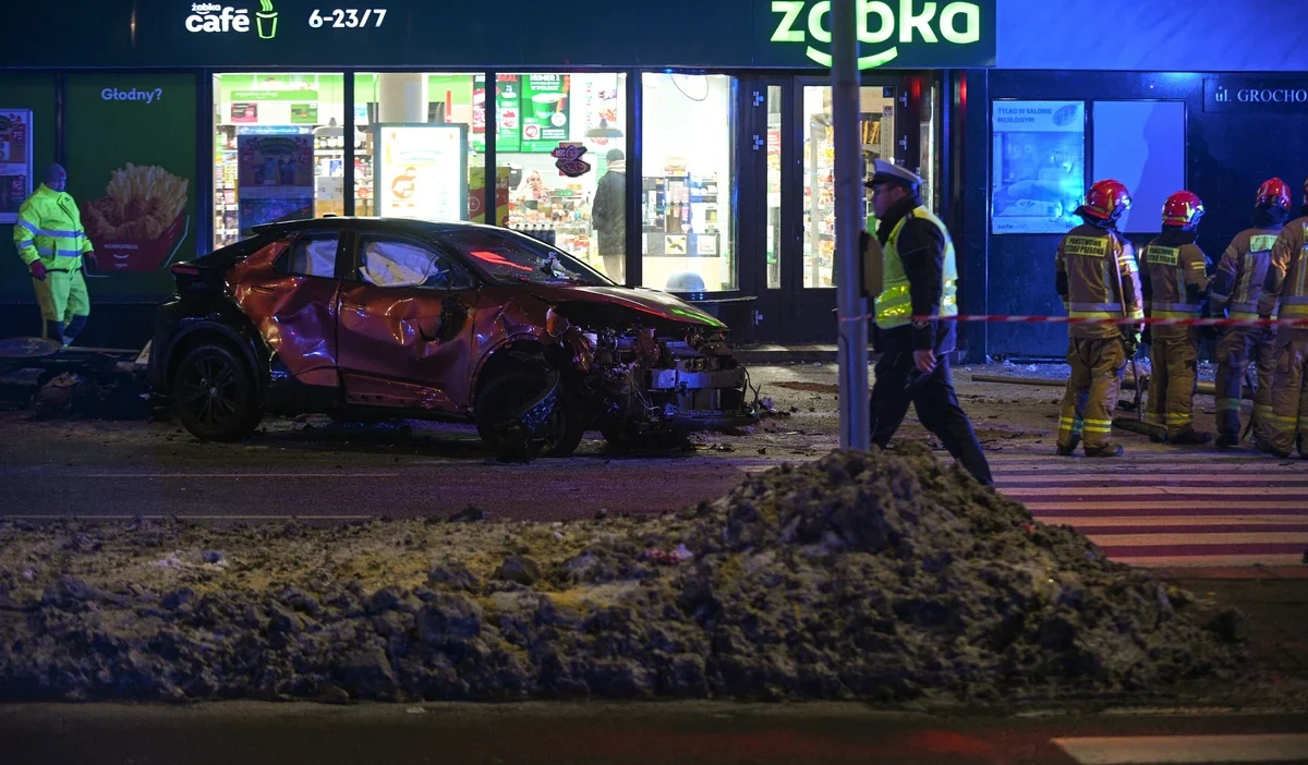 Varsova da szembek meydani nda olumlu trafik kazasi 35916