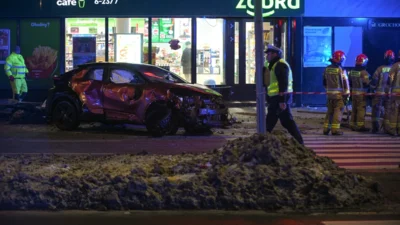 Varsova da szembek meydani nda olumlu trafik kazasi 35916