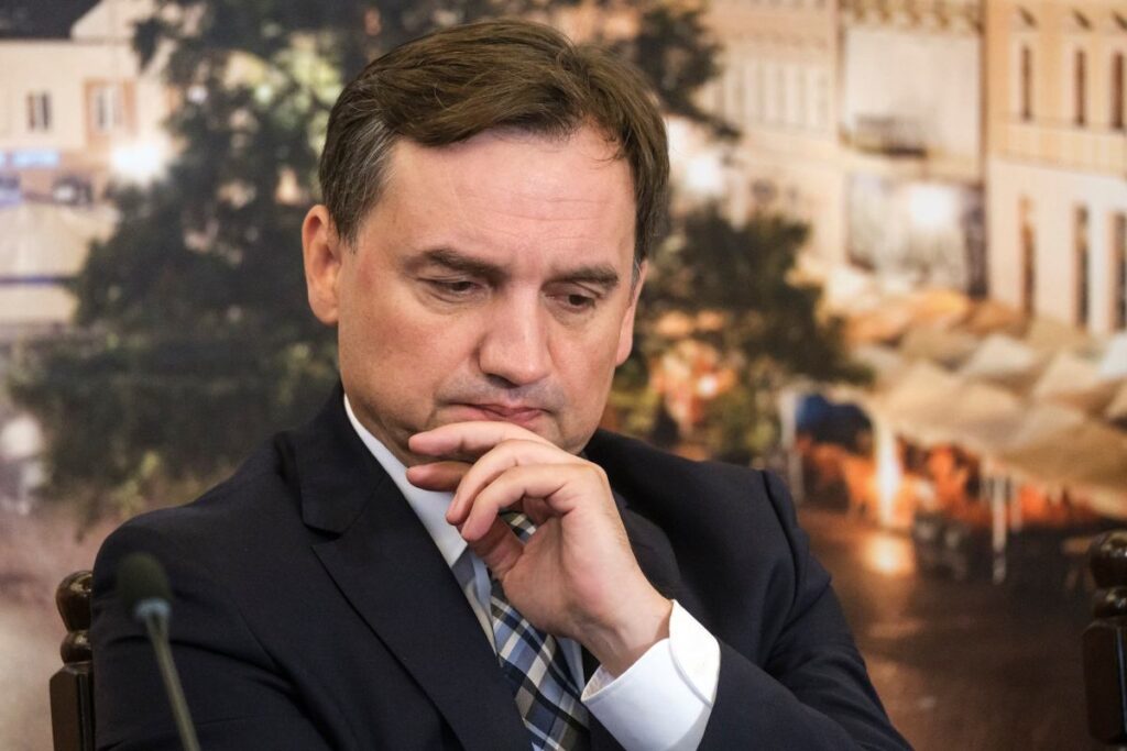 varsova mahkemesi ziobro nun tutuklanma talebiyle ilgili durusmayi erteledi 33280