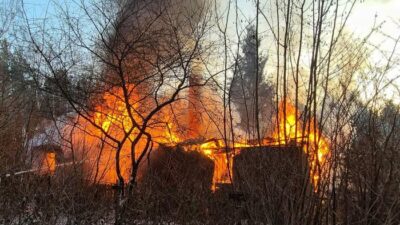 Waliska da ev yangini ceset bulundu 36472