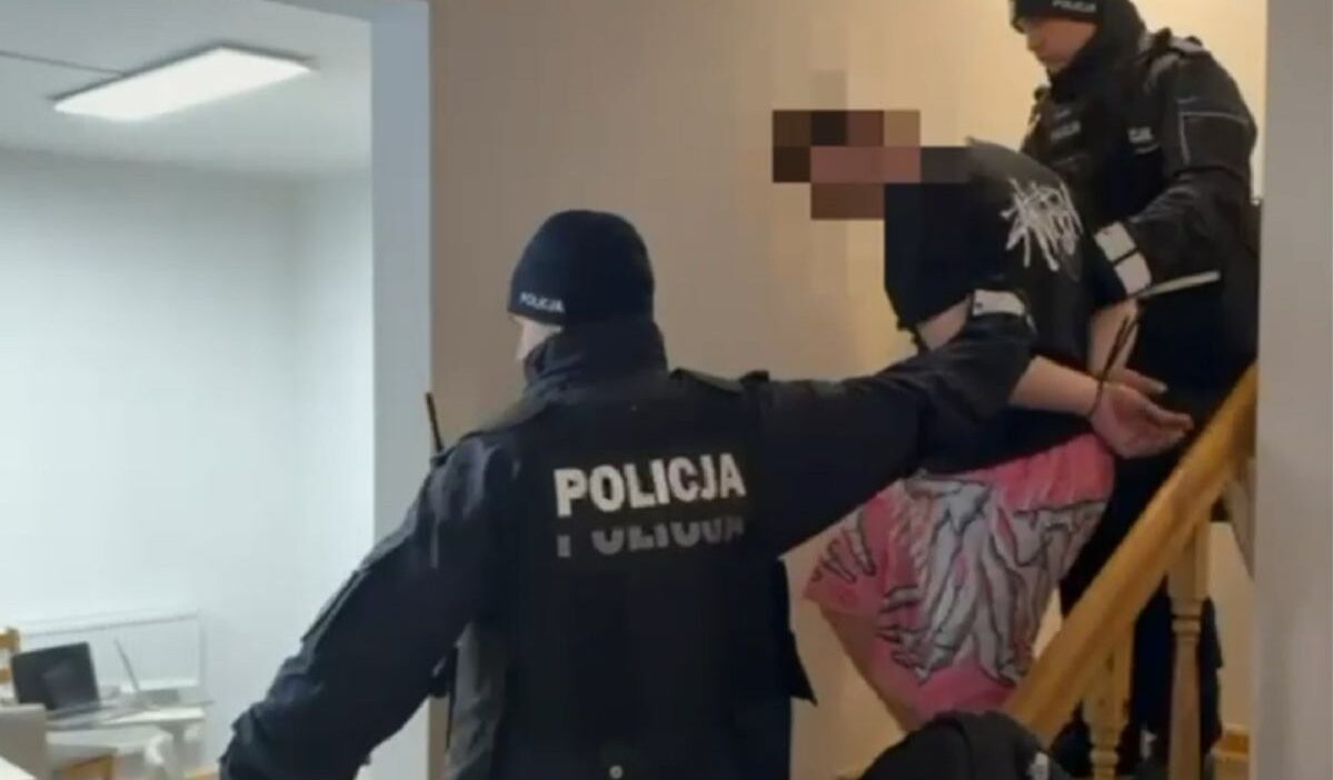 Warsaw da call center operasyonunda 22 kisi gozaltina alindi 39218