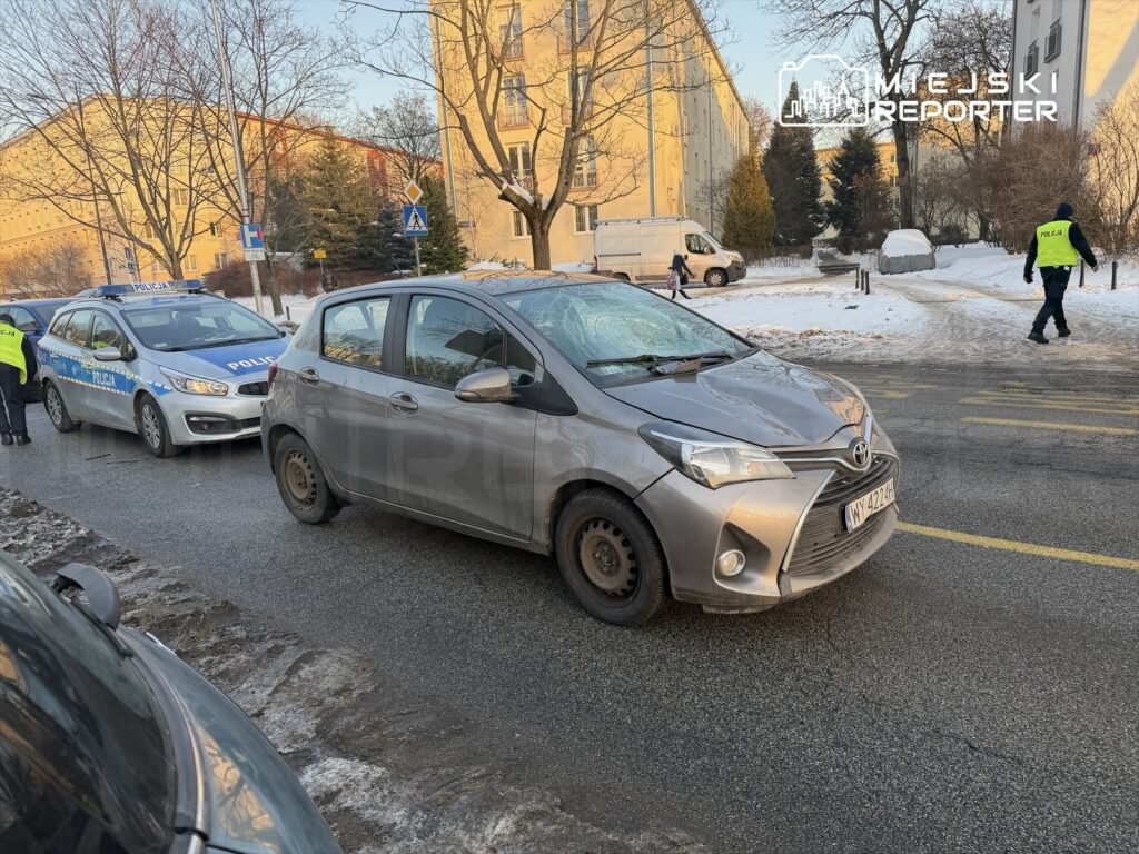 warszava nin ochota bolgesi nde yaya gecidine carpan toyota da yaralanan 87 yasindaki adam hastaneye ulastirildi 36220