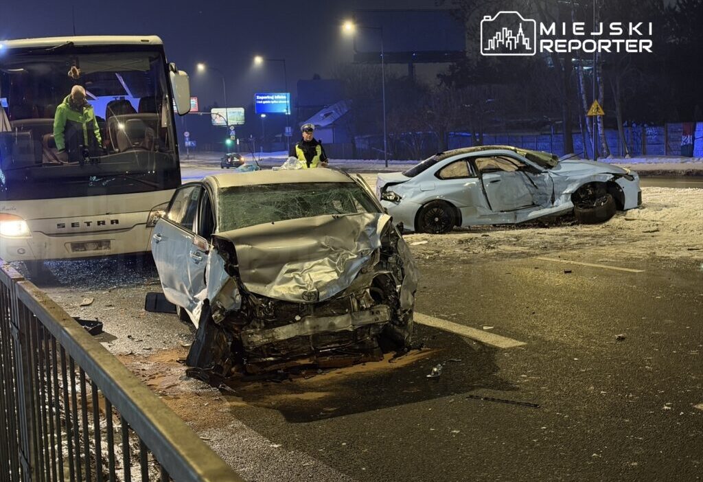 Warszawa da uc aracin carpismasinda i ki kisi yaralandi trafik kilitlendi 35022