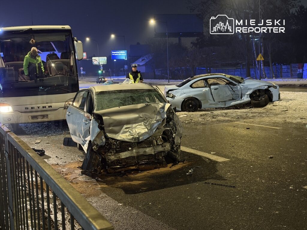 warszawa da uc aracin carpismasinda i ki kisi yaralandi trafik kilitlendi 35022