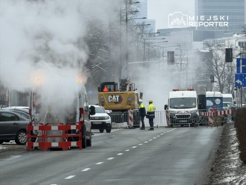 Wola da isik santrali arizasi g rczewska caddesi trafige kapandi metro ve otobus hatlari etkilendi 39692