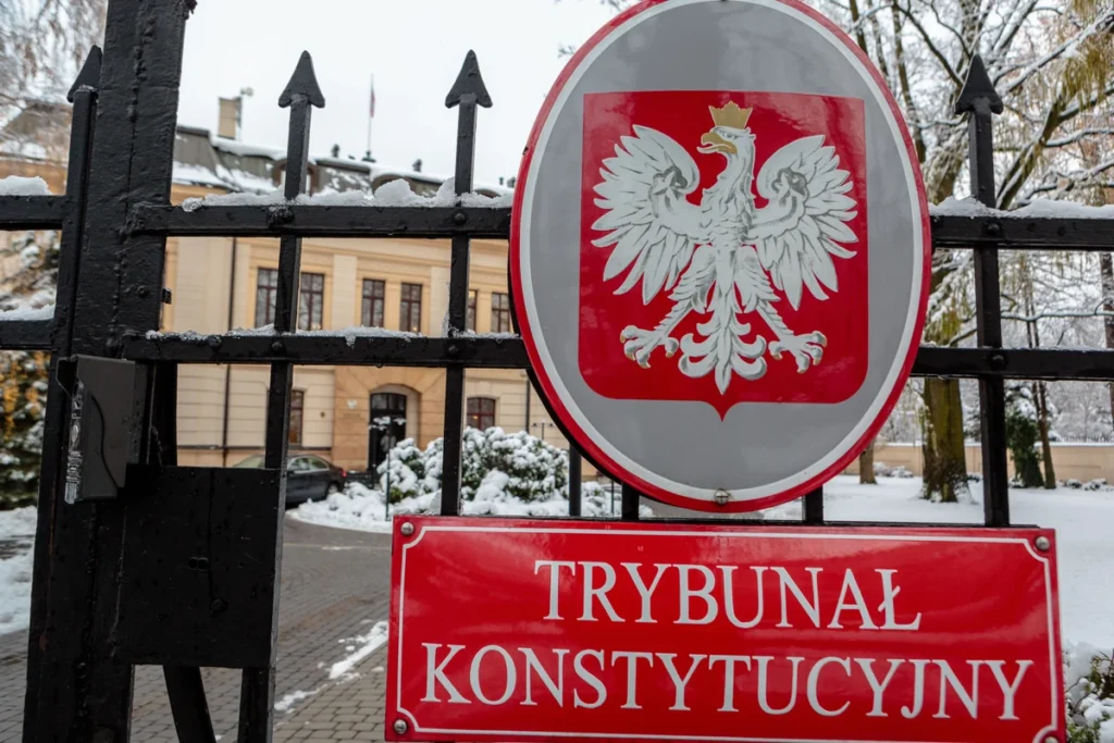 yargic kisisel dosyalari i steyen yuksek mahkeme mahkeme baskanini cezalandirdi 39810