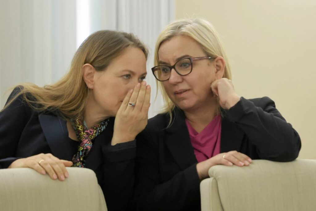 z32537273IHGKatarzyna Pelczynska Nalecz i Paulina Hennig Klosk