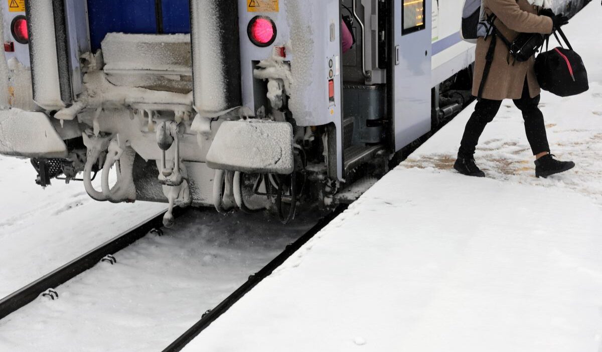 Zb szynek te tren hatlarinda agir ariza berlin trafigini durdurdu 35714