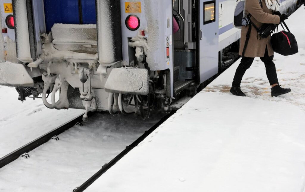 zb szynk te elektrifikasyon hatti arizasi berlin trafigi durduruldu 35459