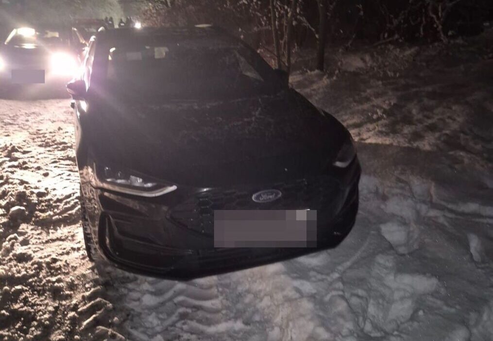 30 yasindaki supheli polis takibi sonrasi yakalandi polis dolandiriciligi ve kacis girisimi suclamalariyla karsi karsiya 41362