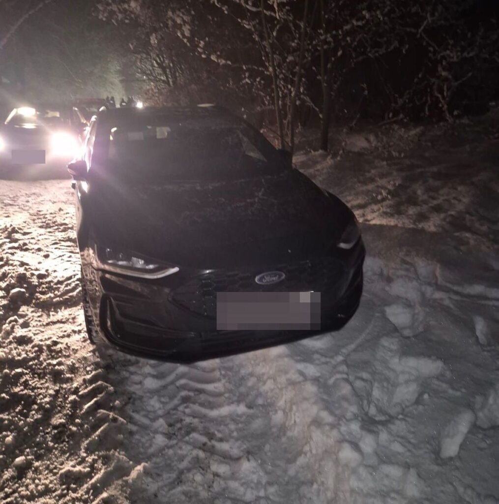 30 yasindaki supheli polis takibi sonrasi yakalandi polis dolandiriciligi ve kacis girisimi suclamalariyla karsi karsiya 41362