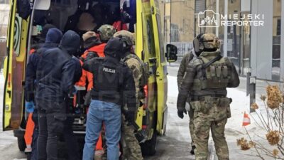 35 yasindaki sahis evinde barikat kurup kadini balkona kilidi polis operasyonuyla yakalandi 47123