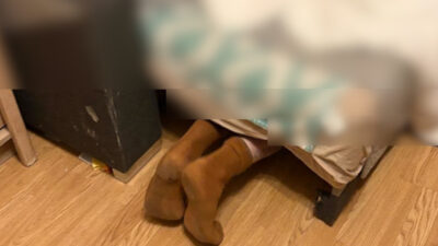 44 yaşındaki şüpheli, yatağın altında saklanmaya çalışırken ayakları ve köpeği tarafından ele verildi 4 44 yasindaki supheli yatagin altinda saklanmaya calisirken ayaklari ve kopegi tarafindan ele verildi 45955