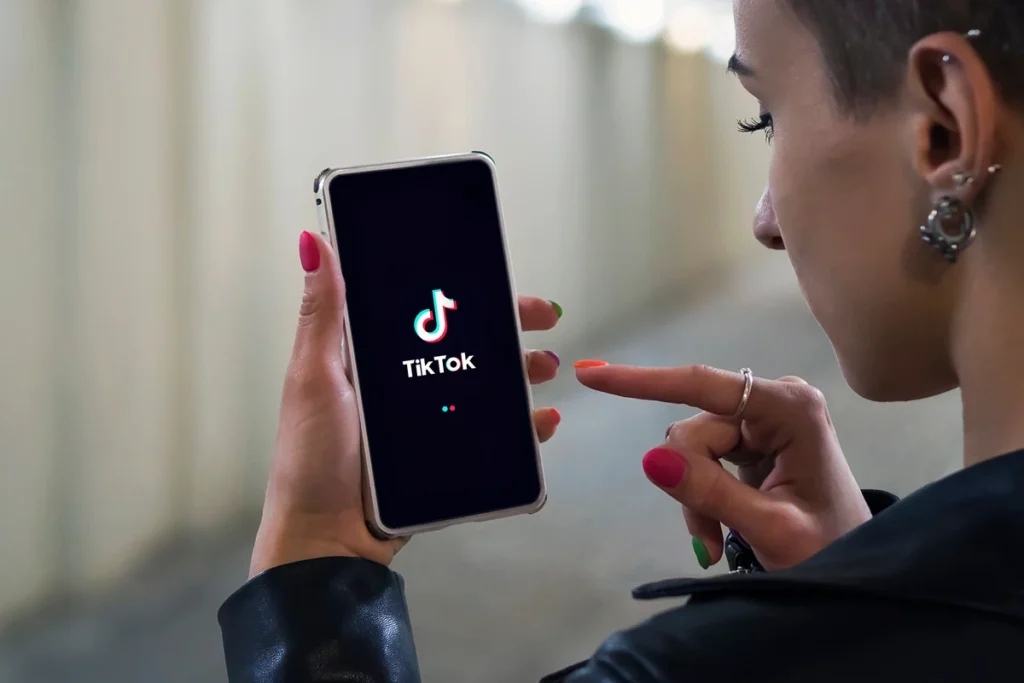 ab komisyonu tiktok u bagimlilik yaratan ozellikleri nedeniyle sorusturuyor 43259
