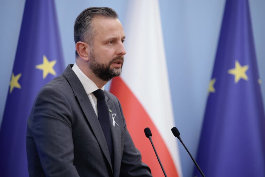 abd buyukelcisi ile polonya savunma bakani nato i sbirliginin surdurulecegini vurguladi 45005