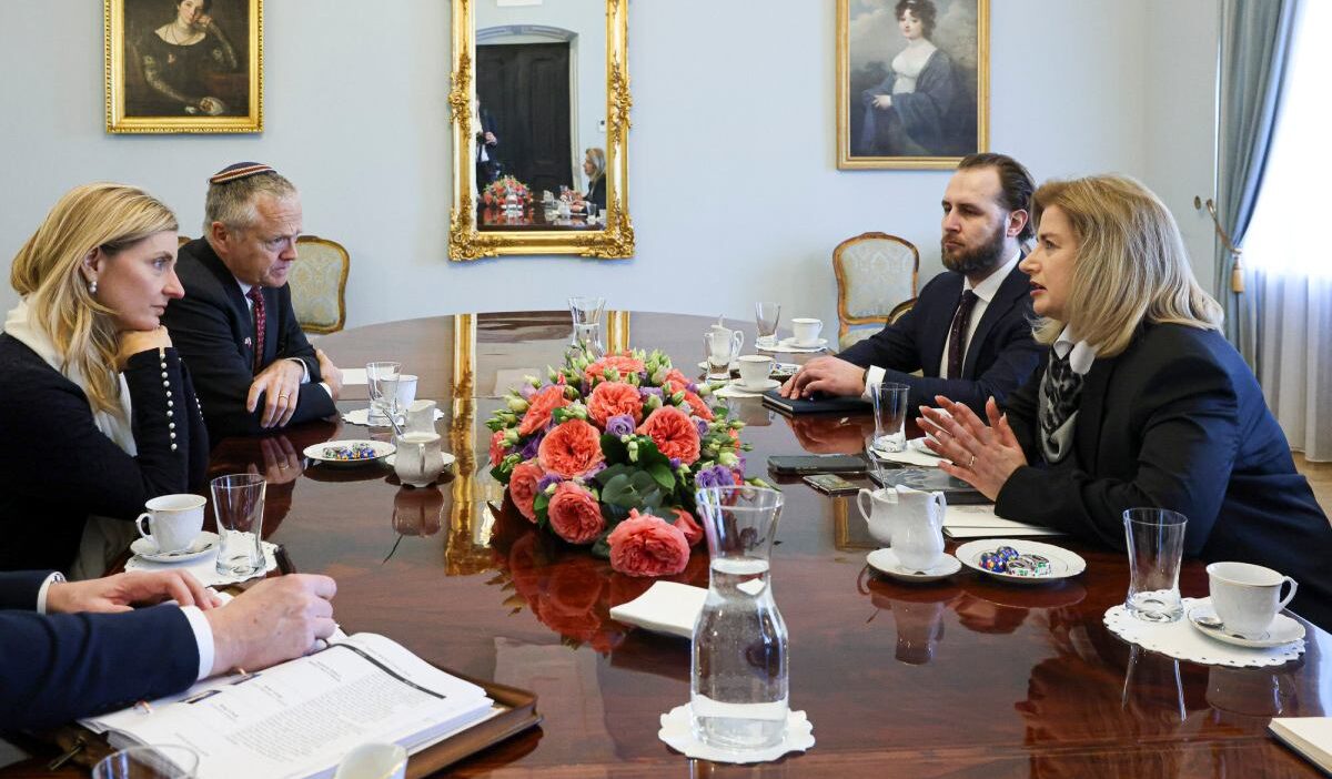 Abd buyukelcisinin arabasi cumhurbaskanligi sarayi ndan ayrildi 45304